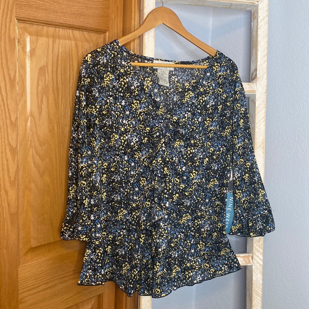 Nine West Woman semi shear blouse size 1X new dainty floral print